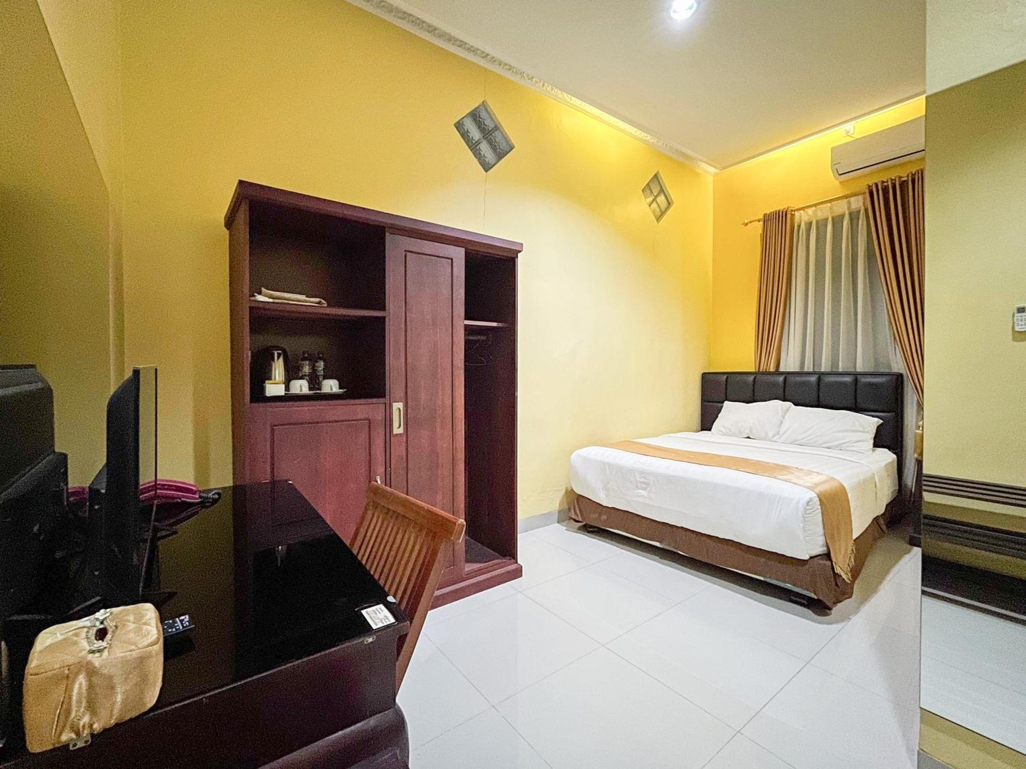 Kartika Hotel Syariah Pacitan Mitra Reddoorz Exteriér fotografie