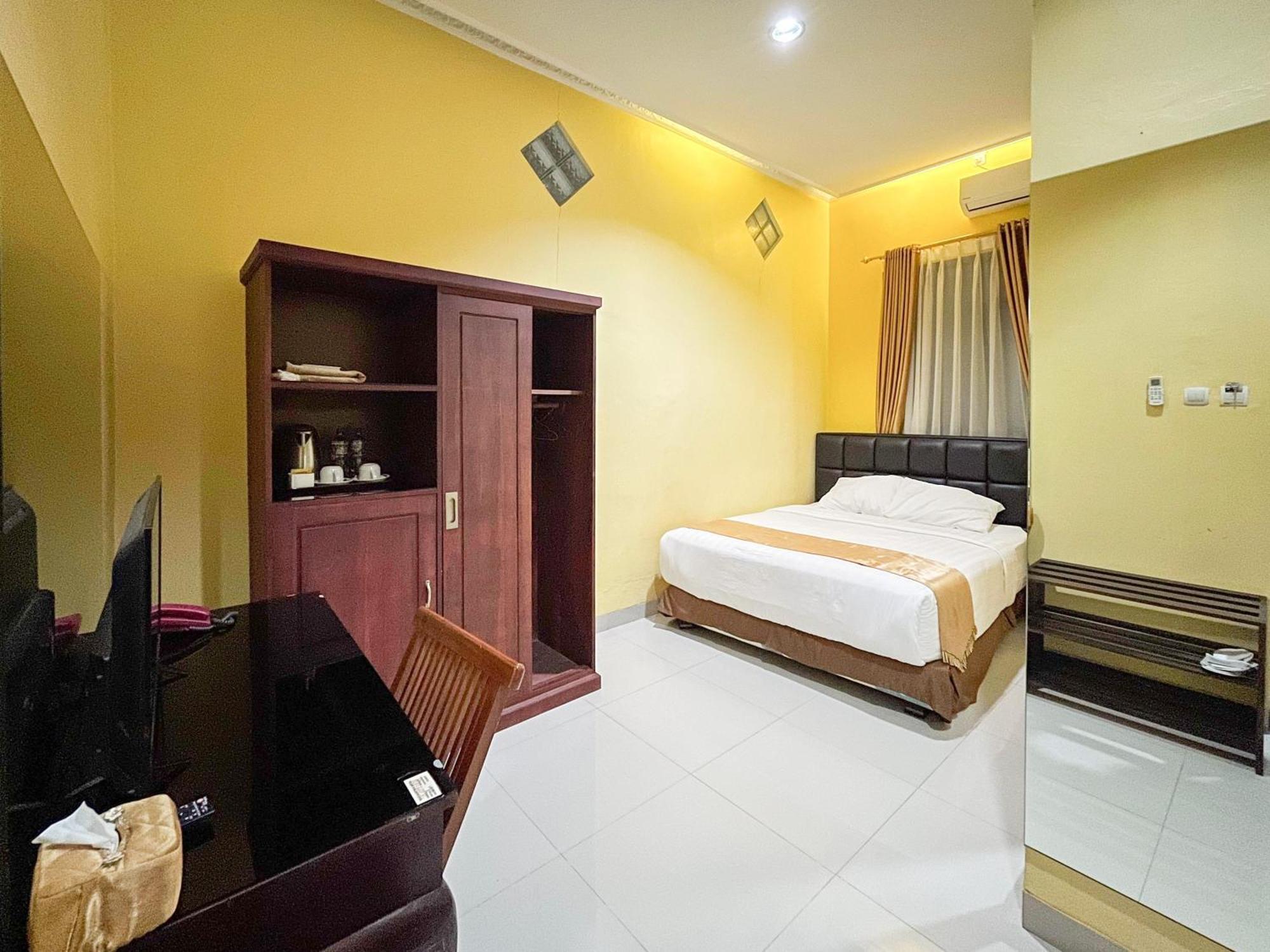 Kartika Hotel Syariah Pacitan Mitra Reddoorz Exteriér fotografie