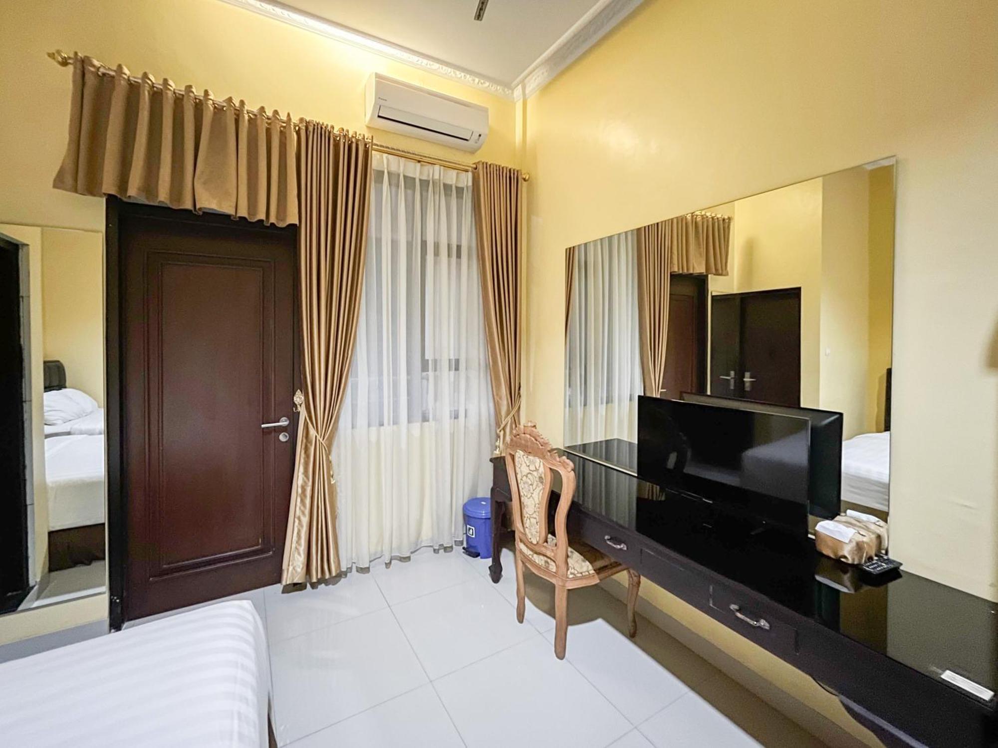 Kartika Hotel Syariah Pacitan Mitra Reddoorz Exteriér fotografie