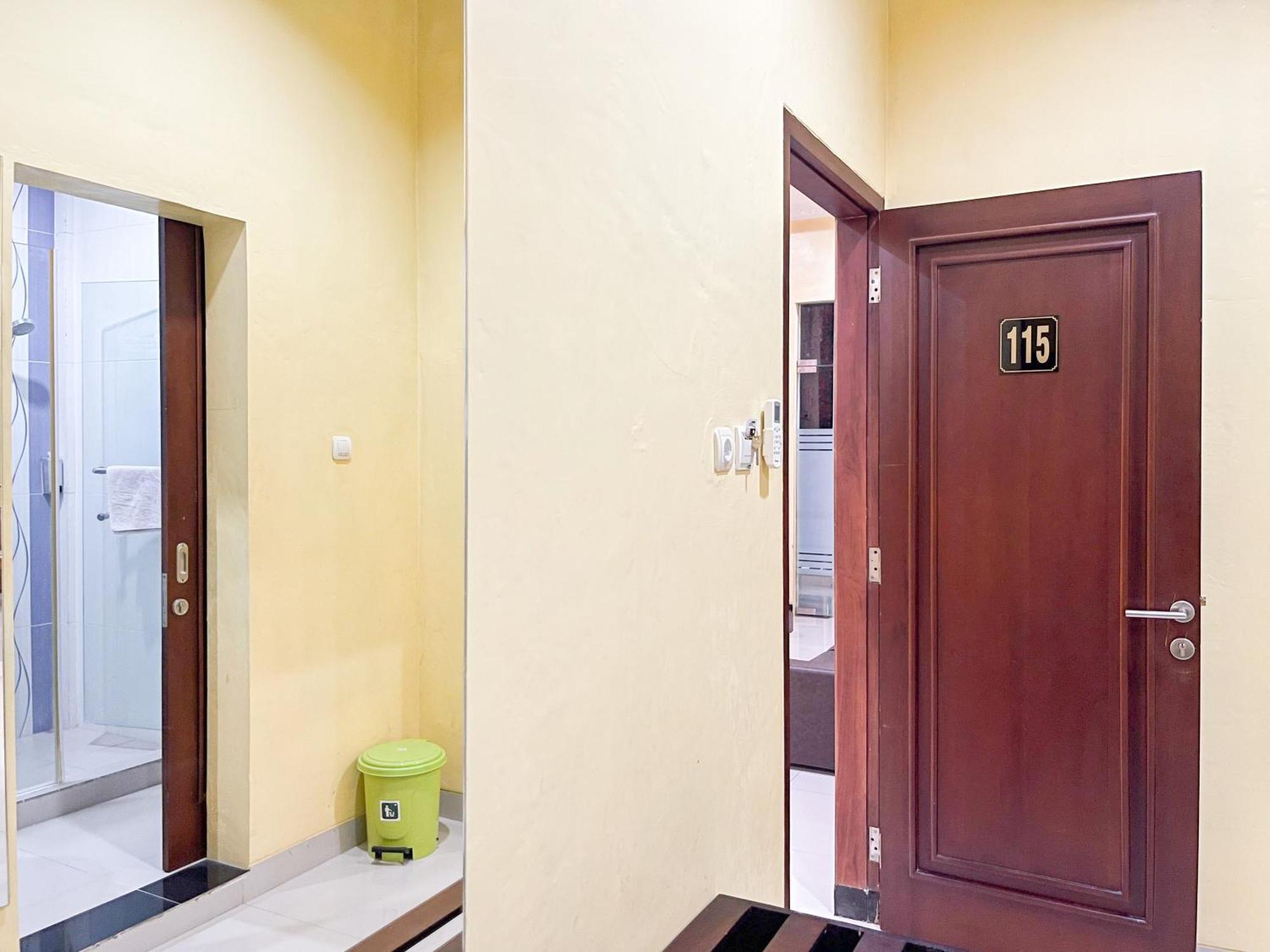 Kartika Hotel Syariah Pacitan Mitra Reddoorz Exteriér fotografie