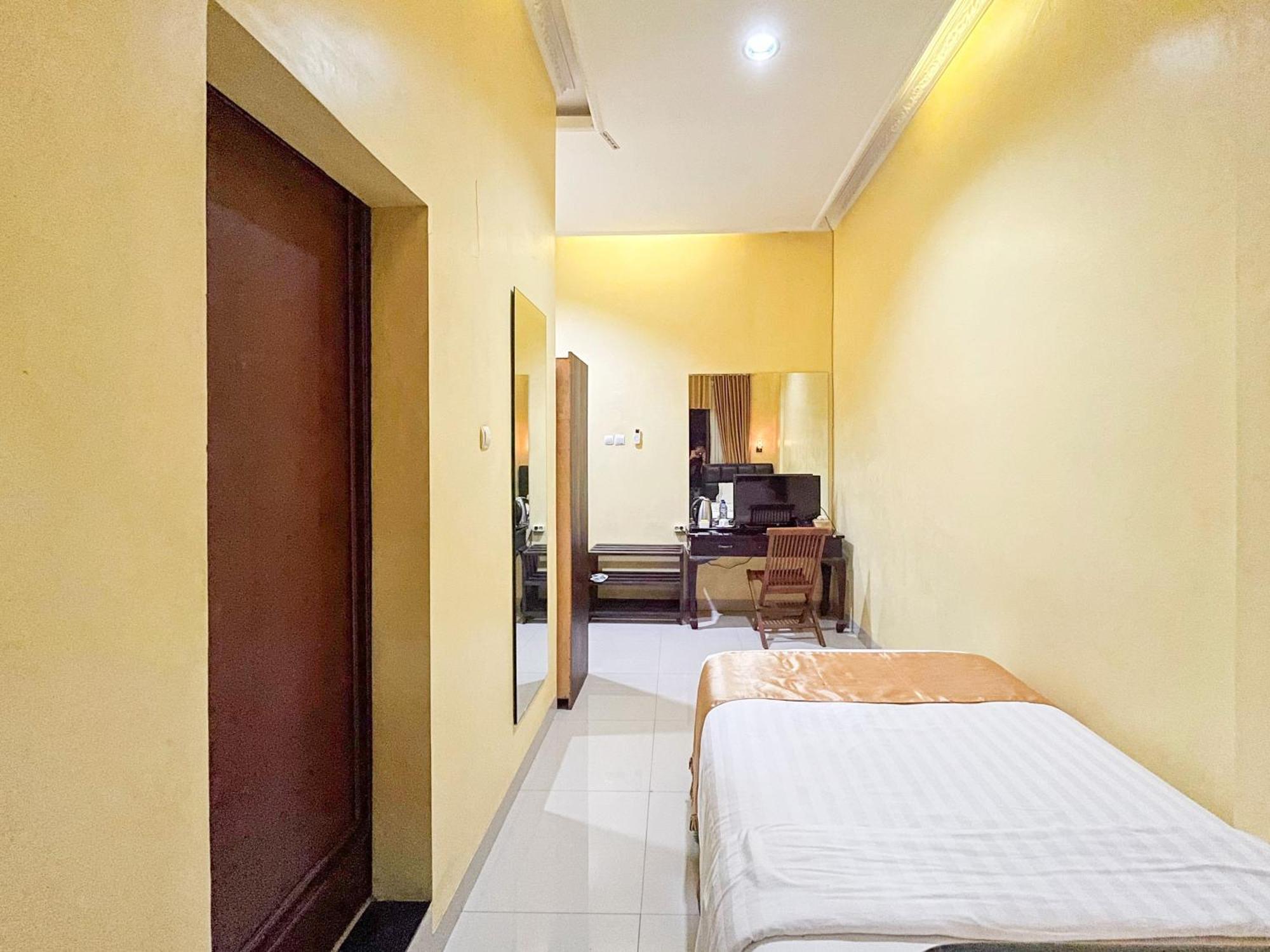 Kartika Hotel Syariah Pacitan Mitra Reddoorz Exteriér fotografie