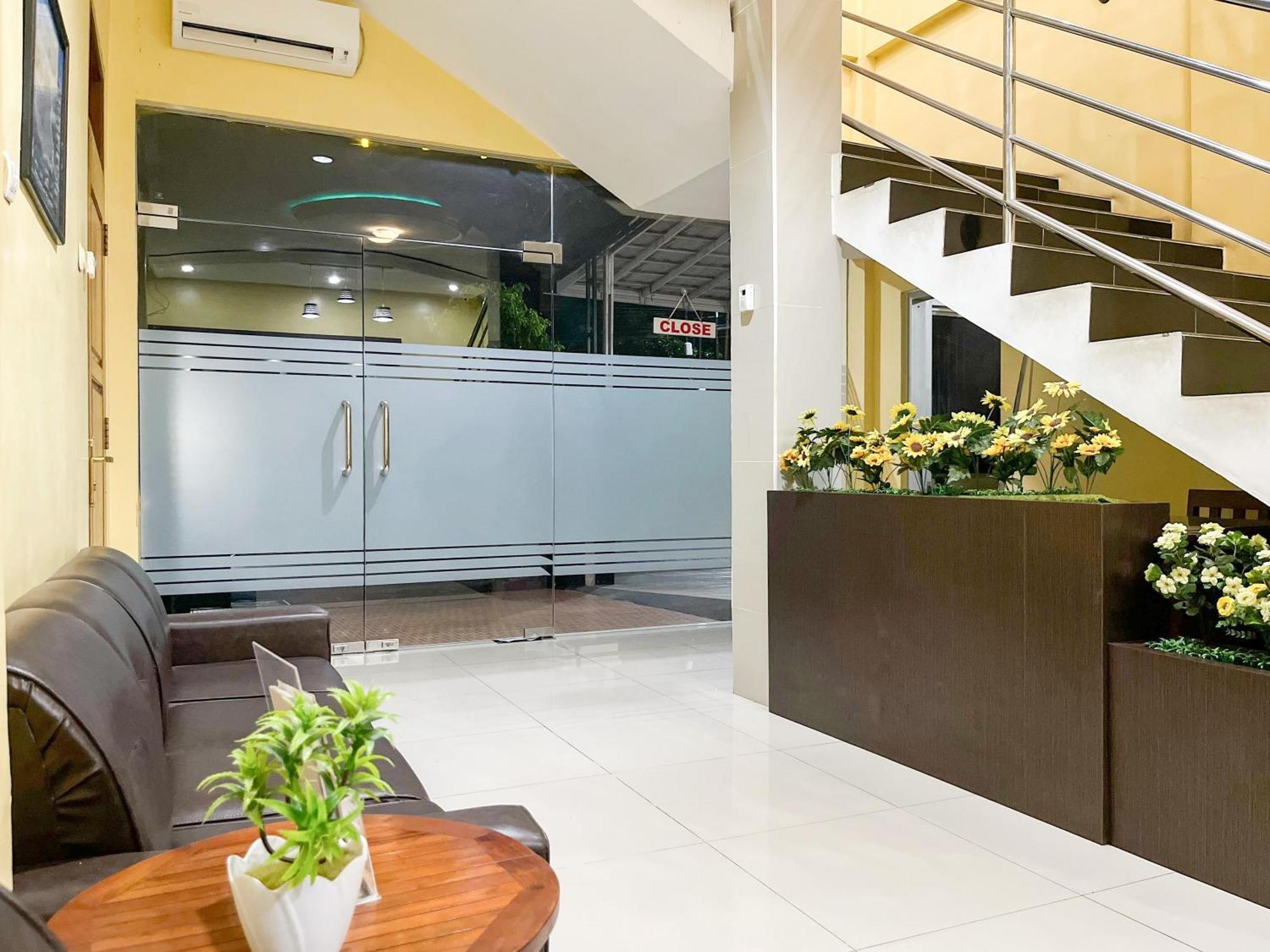 Kartika Hotel Syariah Pacitan Mitra Reddoorz Exteriér fotografie