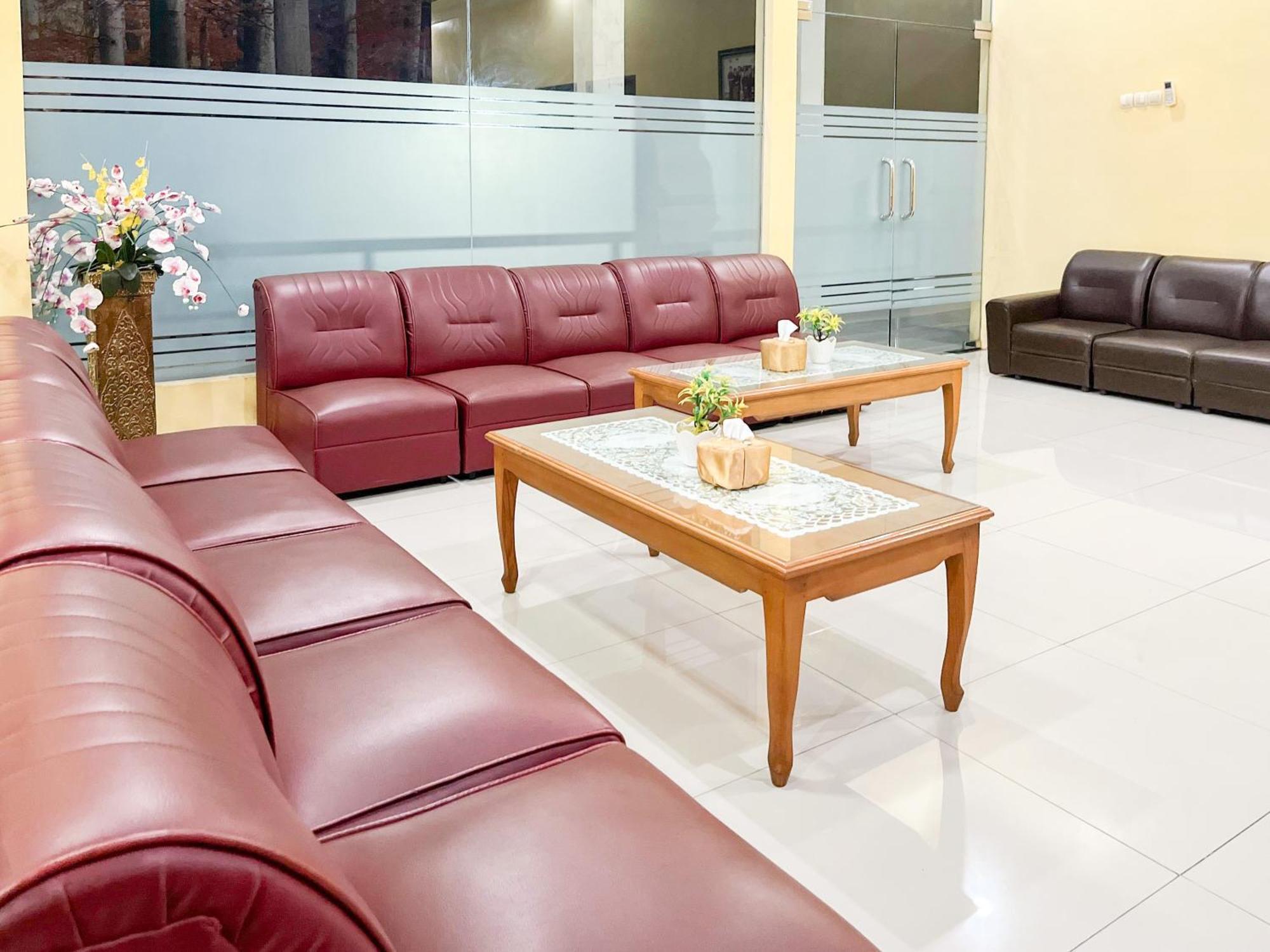 Kartika Hotel Syariah Pacitan Mitra Reddoorz Exteriér fotografie
