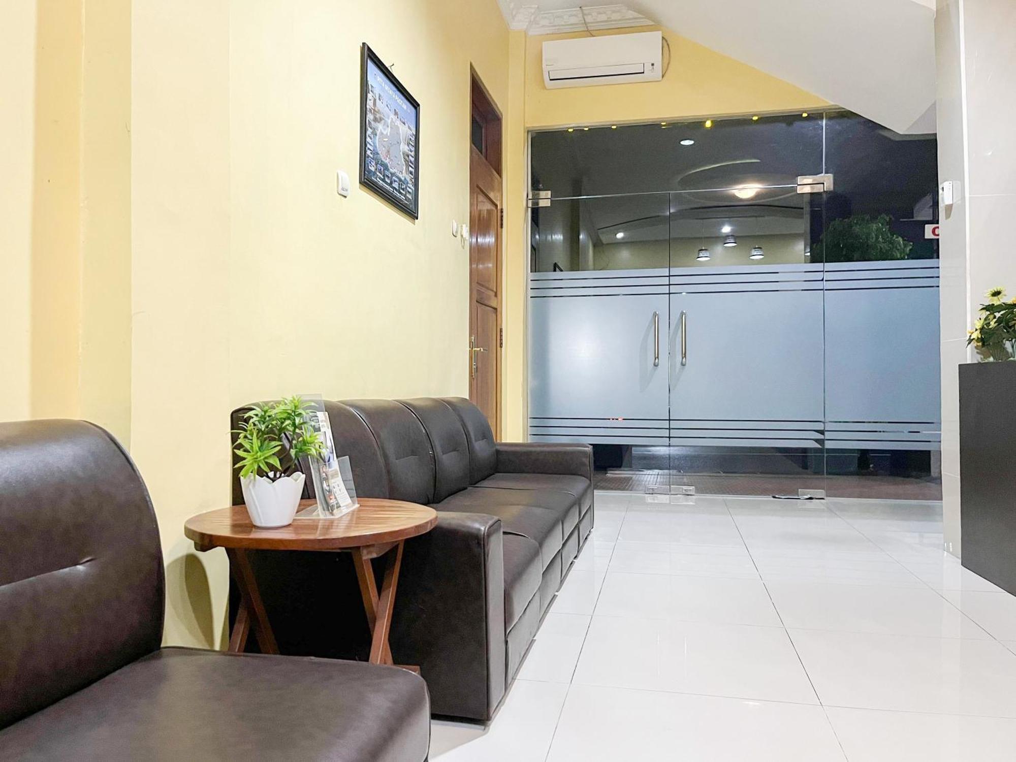 Kartika Hotel Syariah Pacitan Mitra Reddoorz Exteriér fotografie