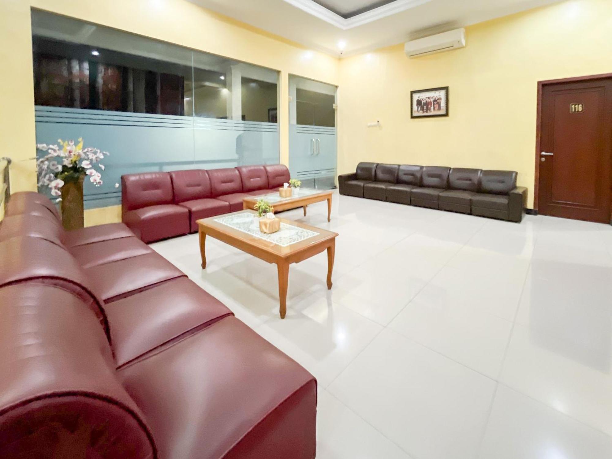 Kartika Hotel Syariah Pacitan Mitra Reddoorz Exteriér fotografie